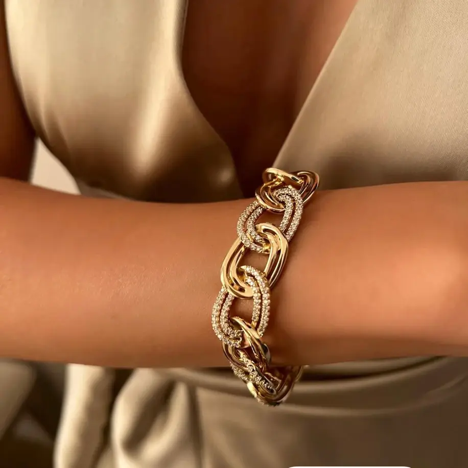 Mermaid Bolda – Modern ve özgün; “bold” (güçlü, cesur) temasından.