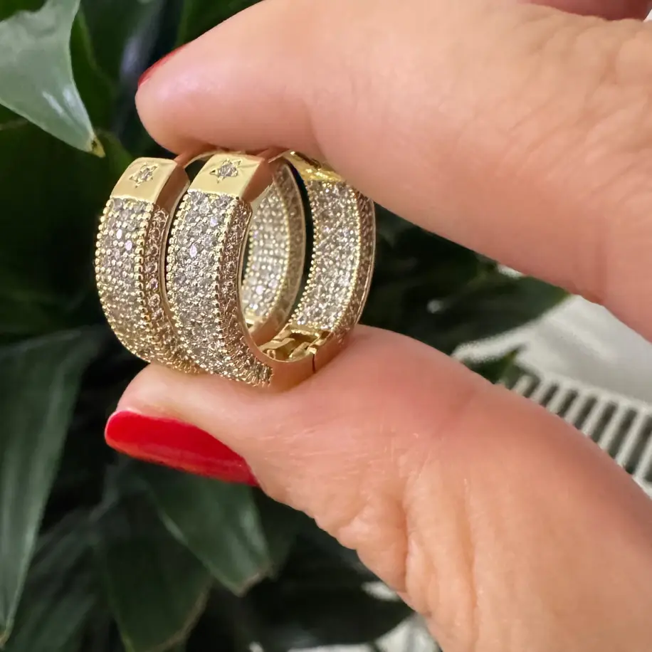 VIP 14K Yıldız Detaylı Taşlı Küt Halka Küpe