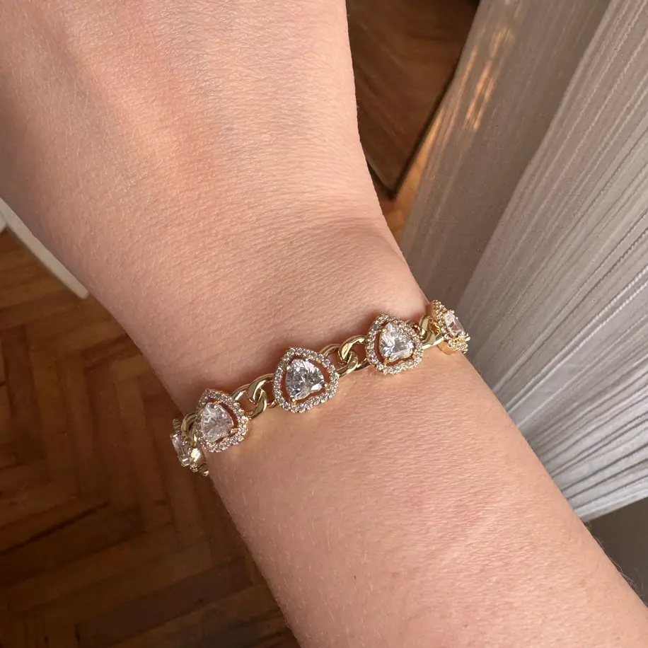 İri Taşlı Kalpli Bileklik