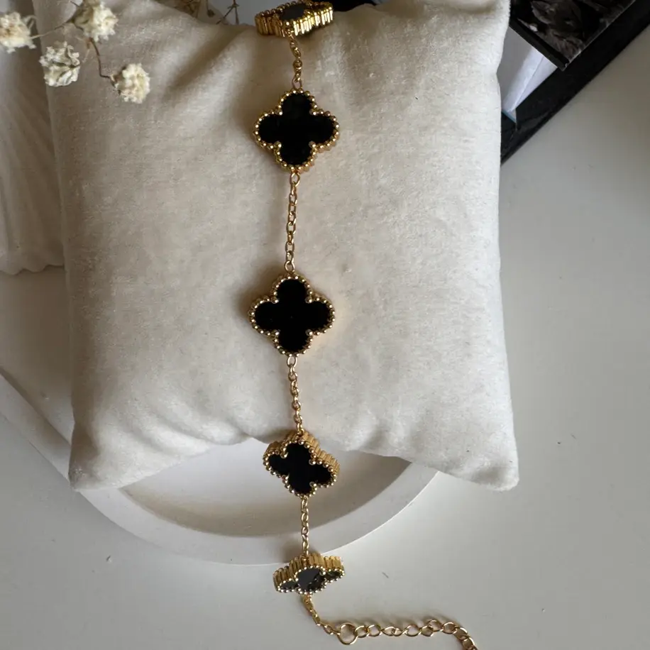 Vn Clef Siyah Bileklik