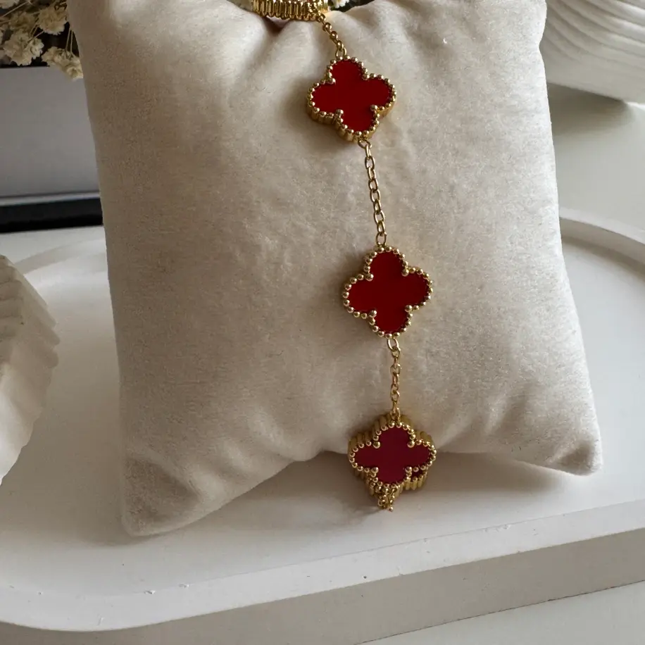 Vn Clf Kırmızı Bileklik