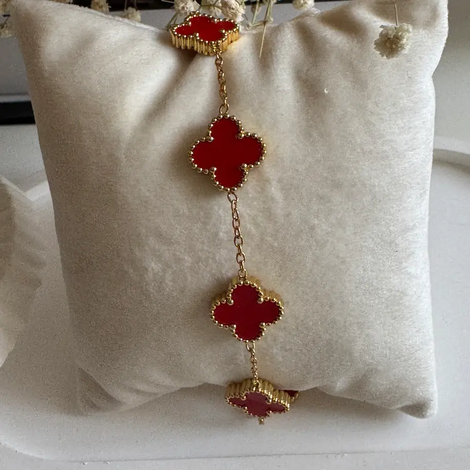 Vn Clf Kırmızı Bileklik