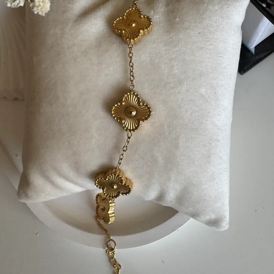 Vn Clf Gold Bileklik