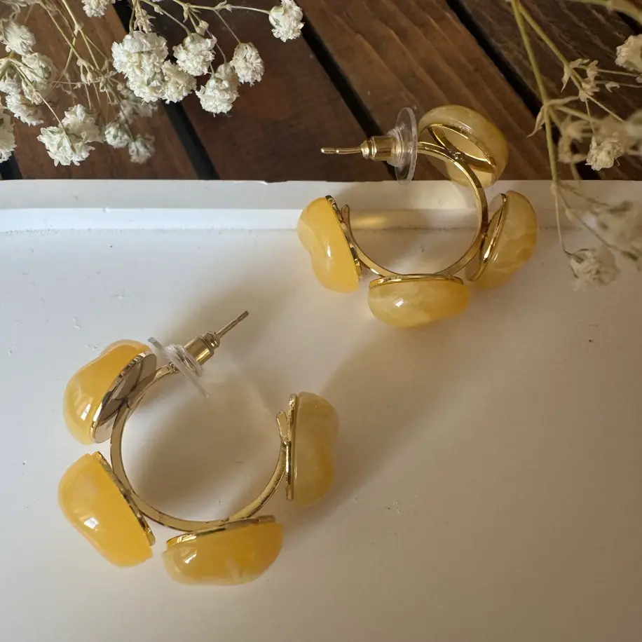 Sarı Taş Görünümlü Küpe