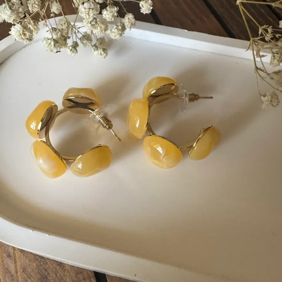 Sarı Taş Görünümlü Küpe