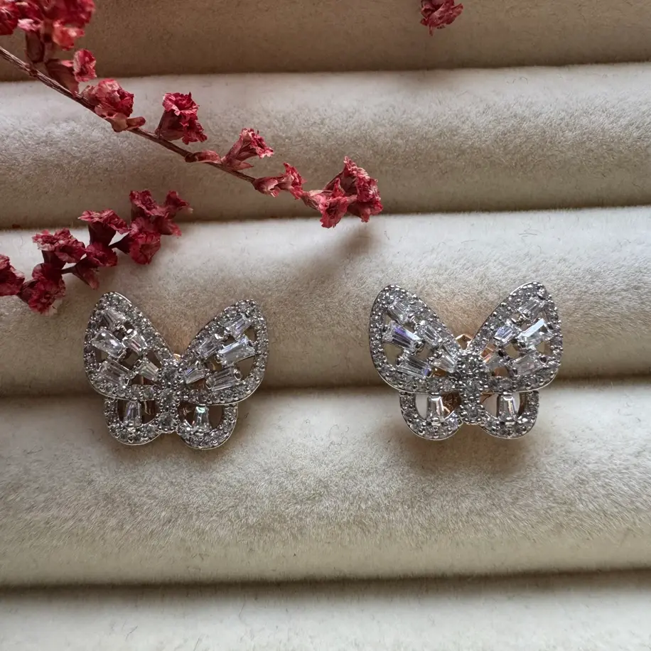 Taşlı Minimal Kelebek Küpe