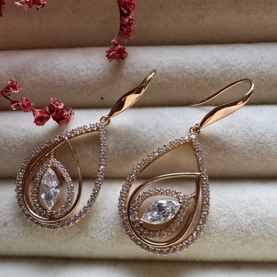 Taşlı Sallantılı Küpe