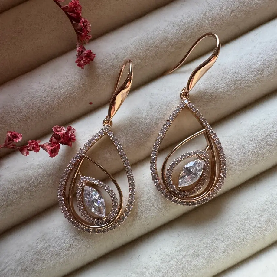 Taşlı Sallantılı Küpe