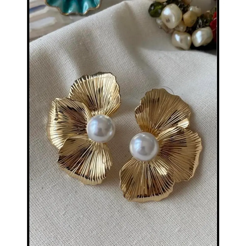 İncili Nilüfer Küpe