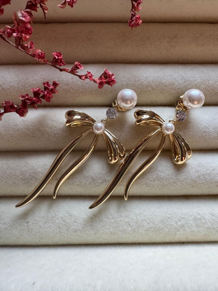 İncili Fiyonk Sallantılı Küpe