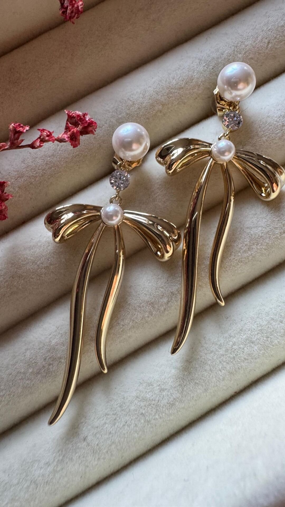 İncili Fiyonk Sallantılı Küpe