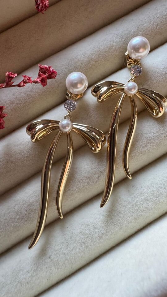 İncili Fiyonk Sallantılı Küpe