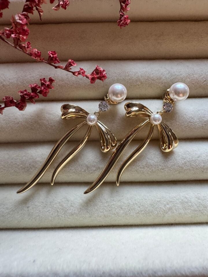 İncili Fiyonk Sallantılı Küpe