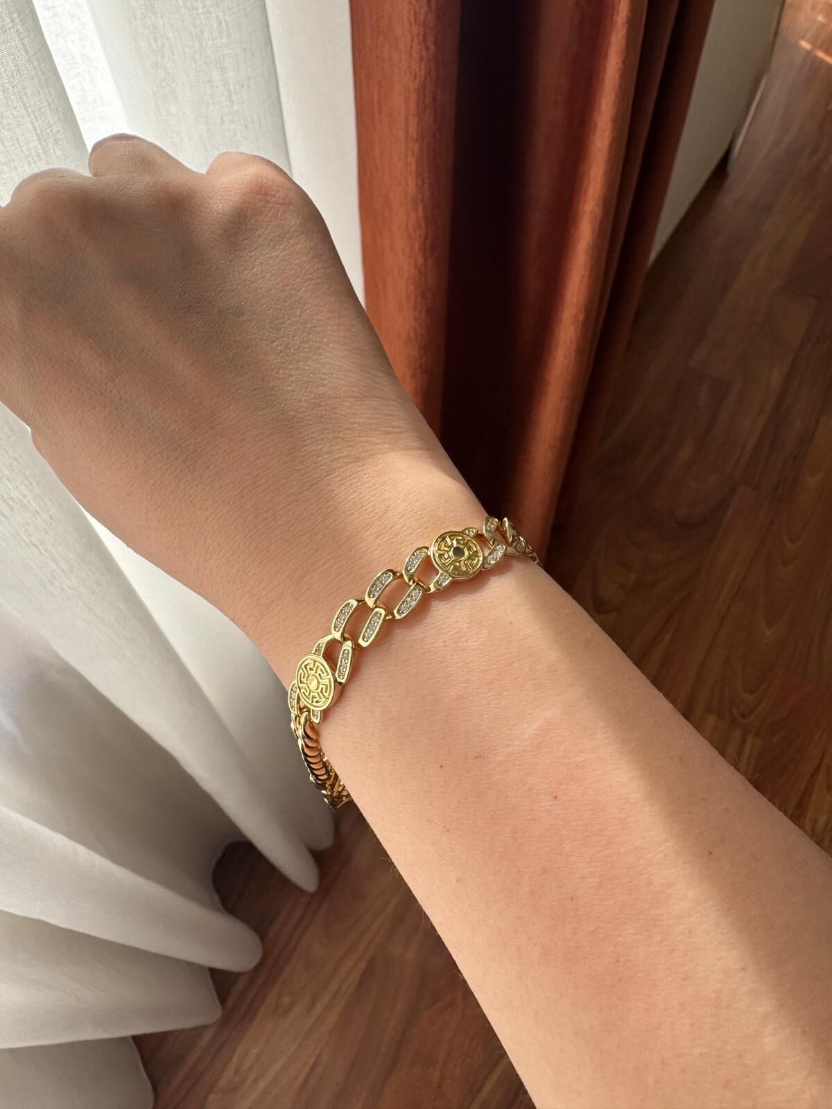 Daire Geçişli Taşlı Bileklik